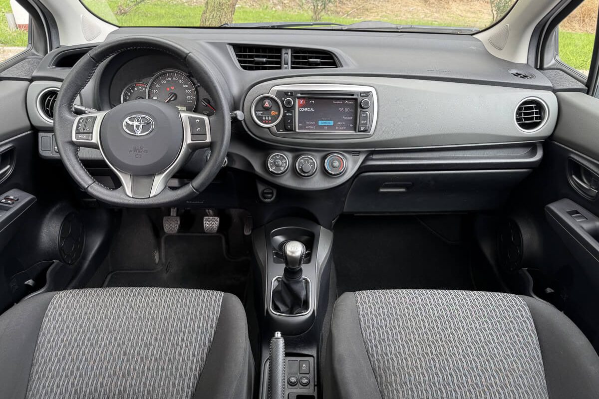 TOYOTA YARIS-8