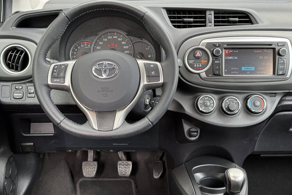 TOYOTA YARIS-9