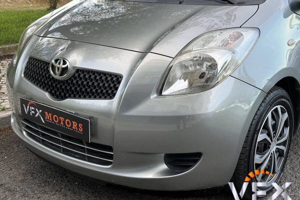 TOYOTA YARIS_-10