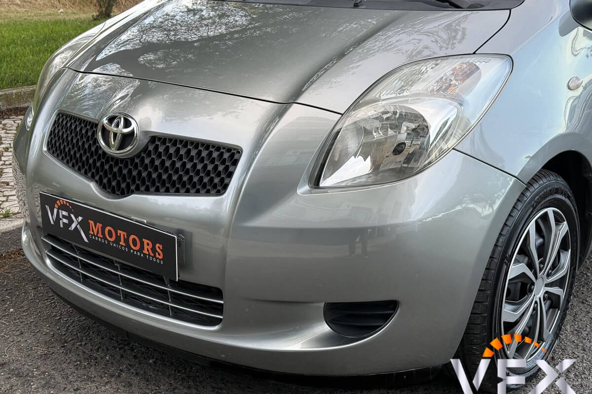 TOYOTA YARIS_-10