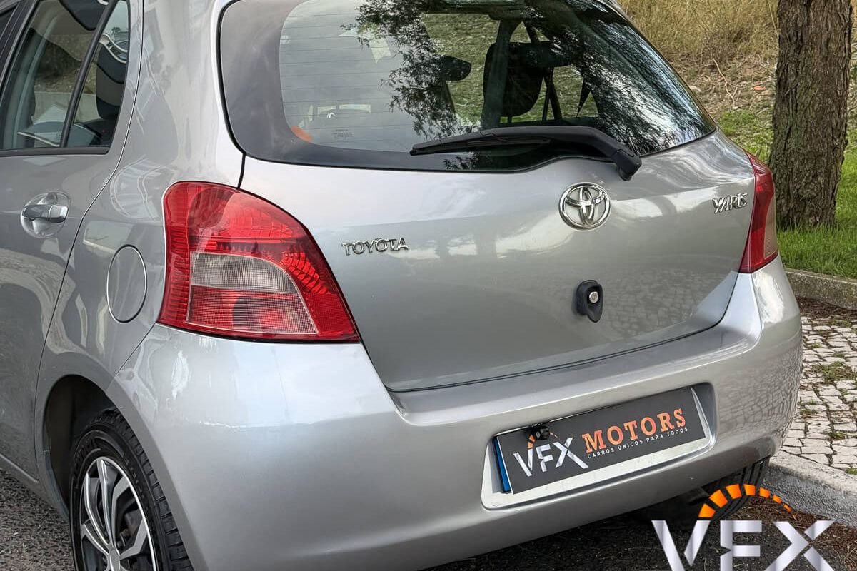 TOYOTA YARIS_-11