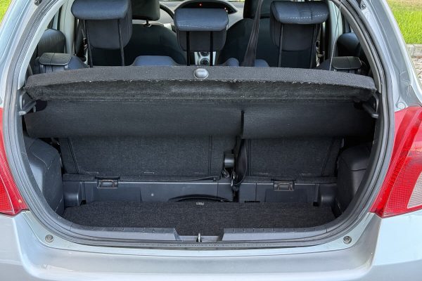 TOYOTA YARIS_-13