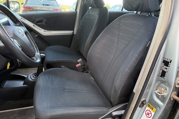 TOYOTA YARIS_-15