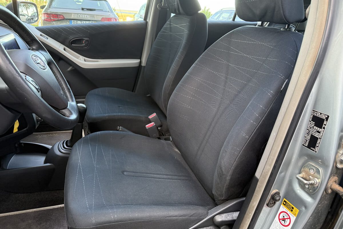 TOYOTA YARIS_-15