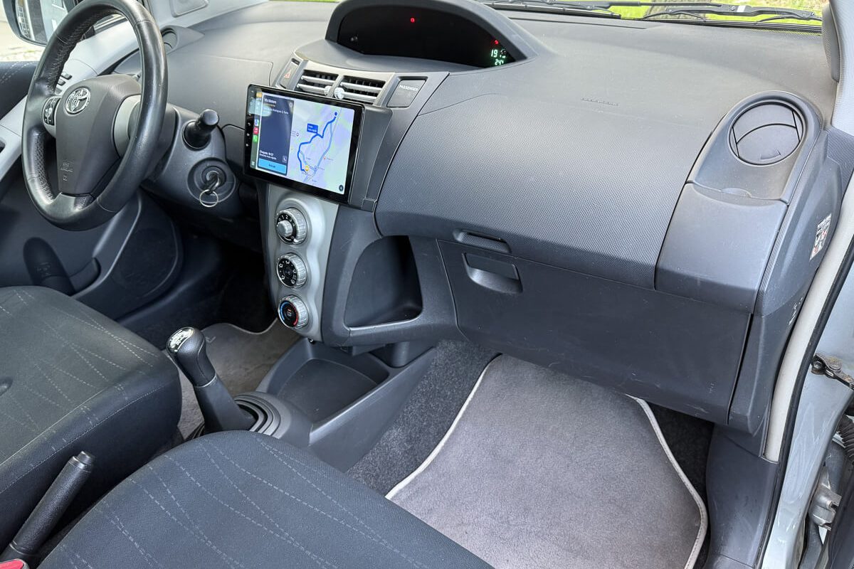 TOYOTA YARIS_-18