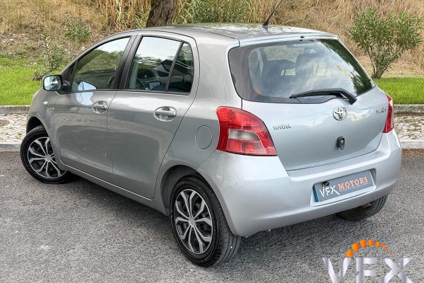 TOYOTA YARIS_-2