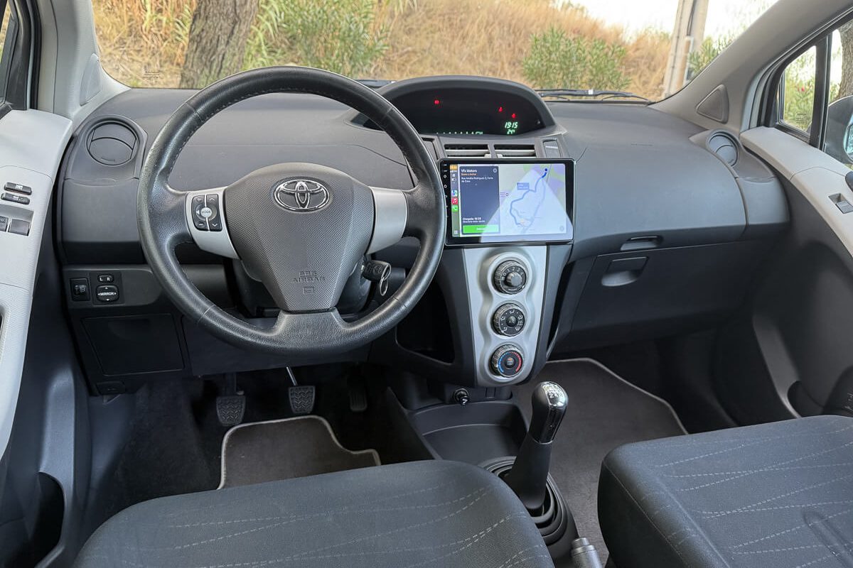 TOYOTA YARIS_-23