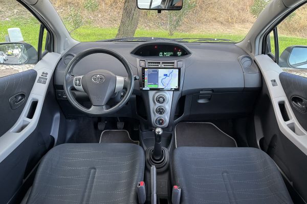 TOYOTA YARIS_-24