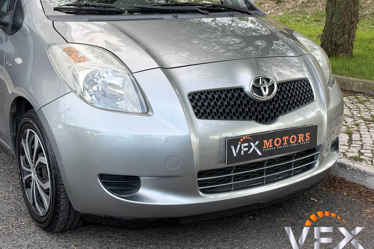 TOYOTA YARIS_-4