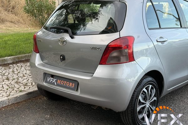 TOYOTA YARIS_-6