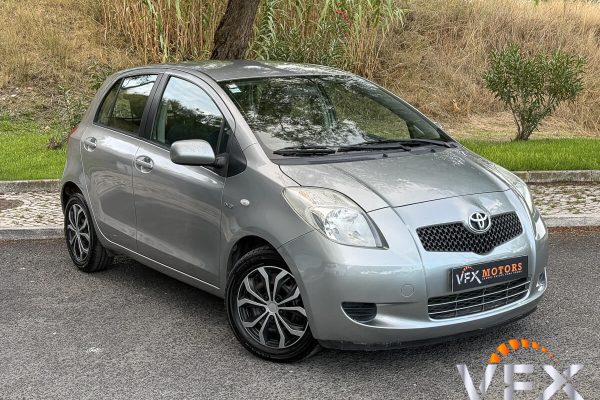 TOYOTA YARIS_-7