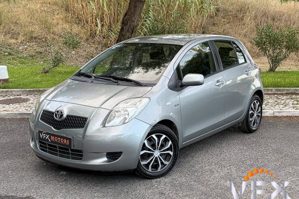 TOYOTA YARIS_-9