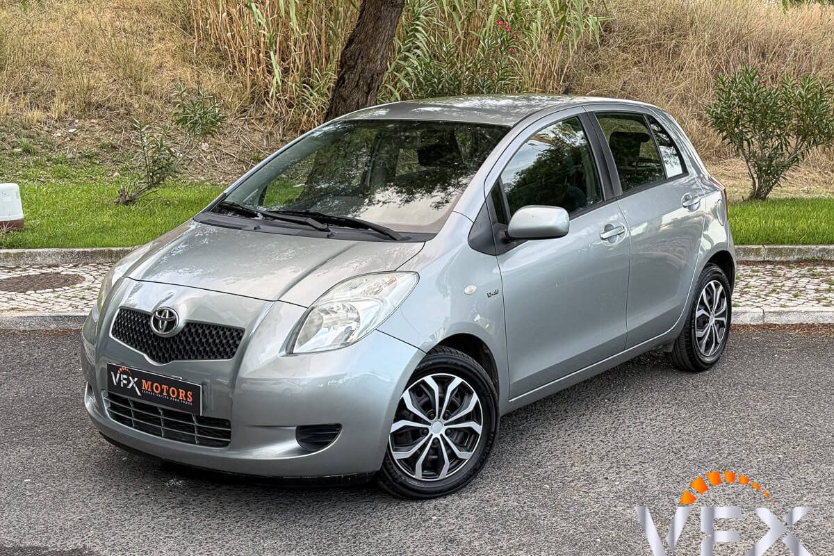 TOYOTA YARIS_-9
