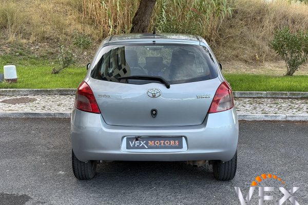 TOYOTA YARIS_