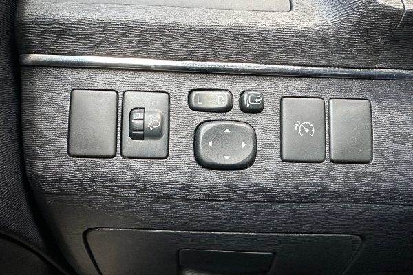 Toyota Avensis 35-IZ-76-33