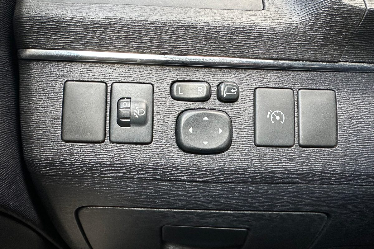 Toyota Avensis 35-IZ-76-33