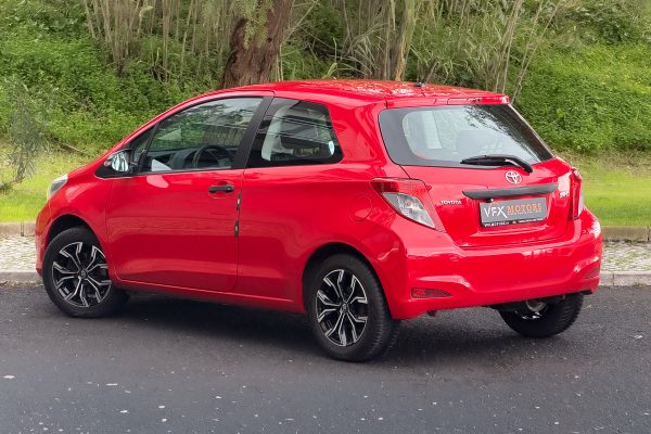 Toyota Yaris BP-30-DG_-13