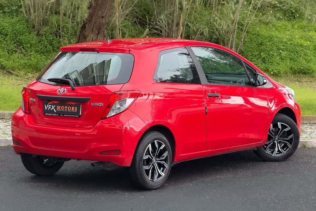 Toyota Yaris BP-30-DG_-14