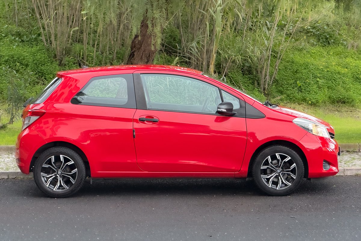 Toyota Yaris BP-30-DG_-16