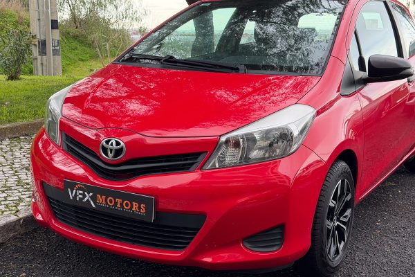 Toyota Yaris BP-30-DG_-23