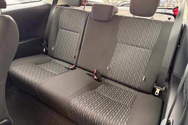 Toyota Yaris BP-30-DG_-3