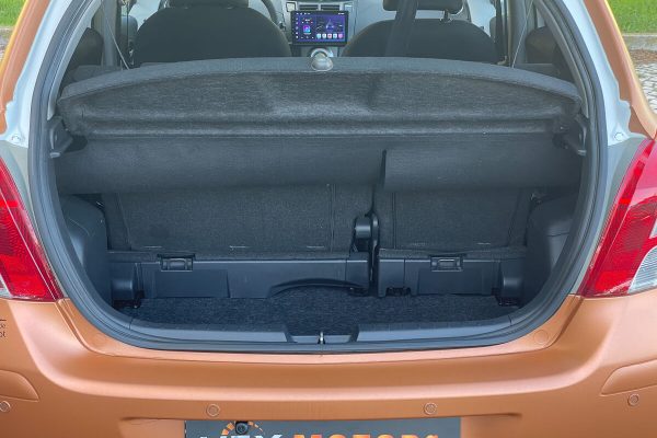ToyotaYaris-13
