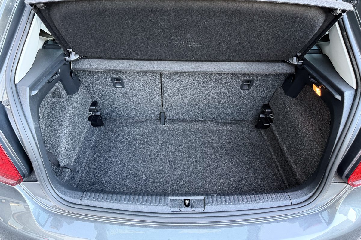 VW POLO 78-NO-28-4