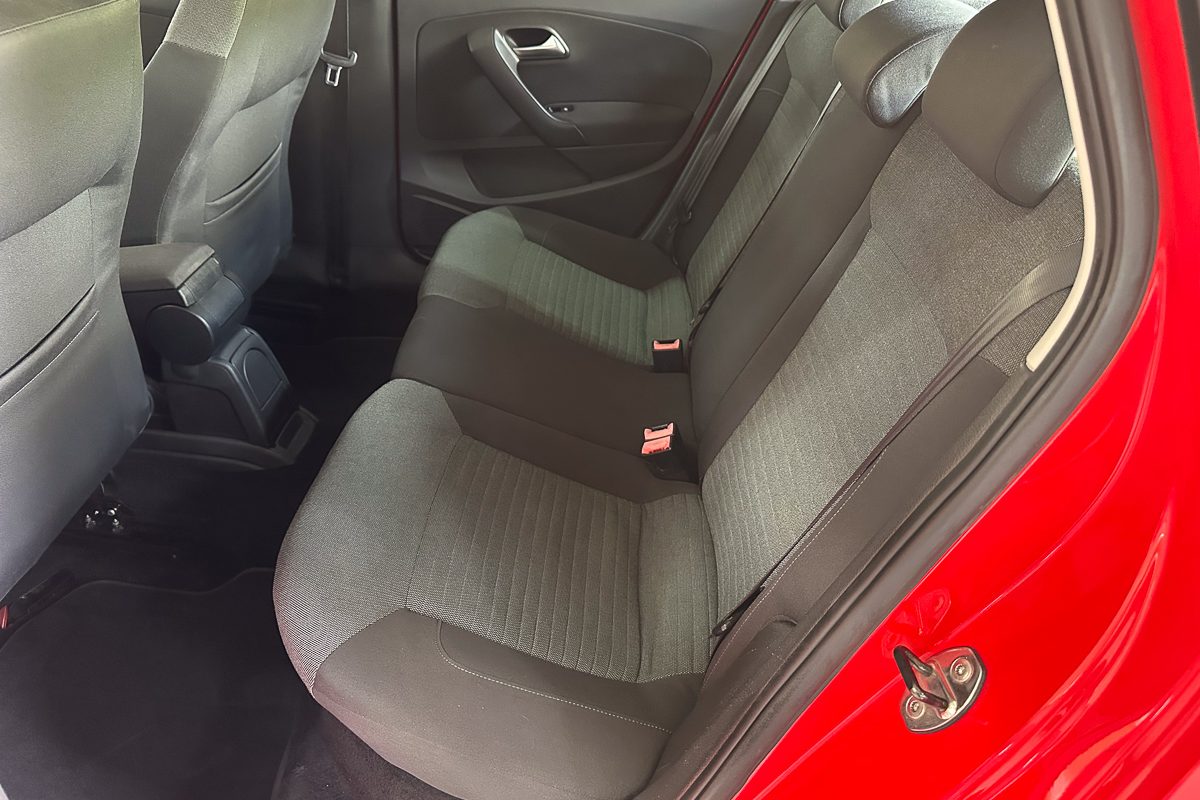 Vw Polo 80-JT-70-12