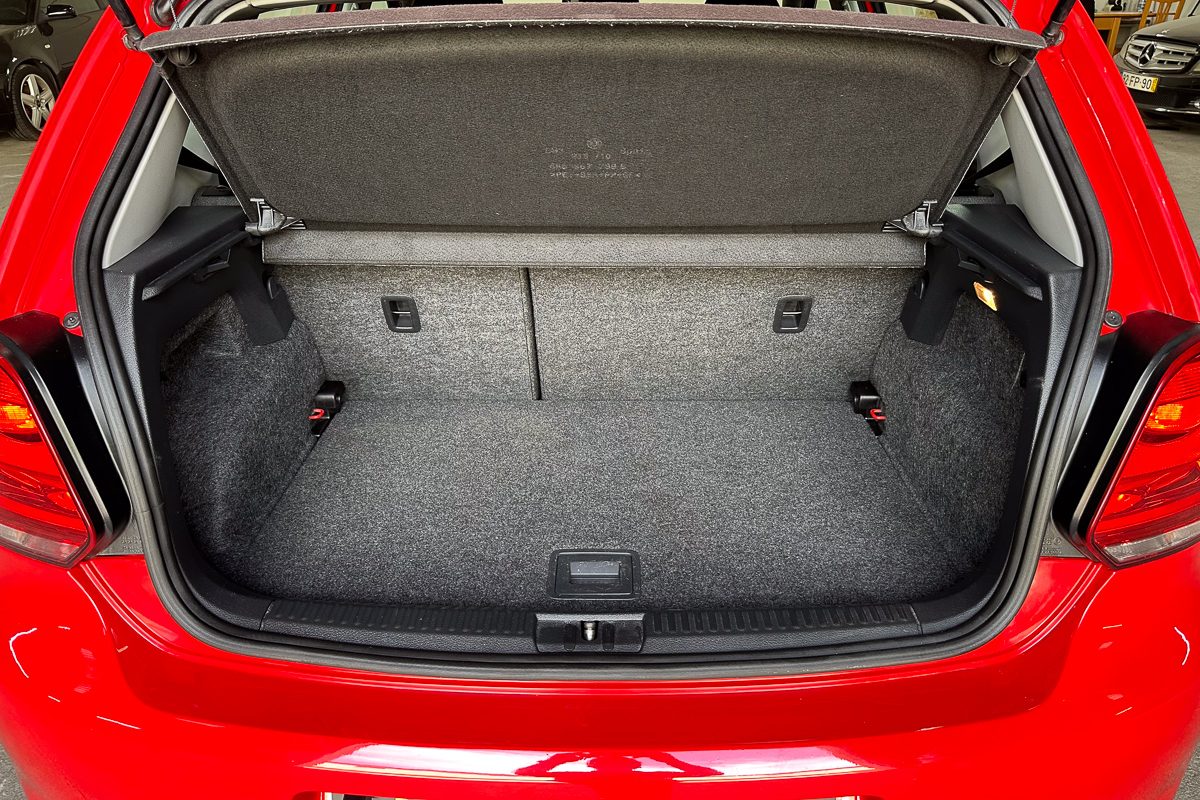Vw Polo 80-JT-70-14