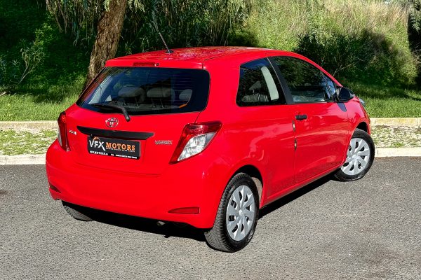 YARIS_-12