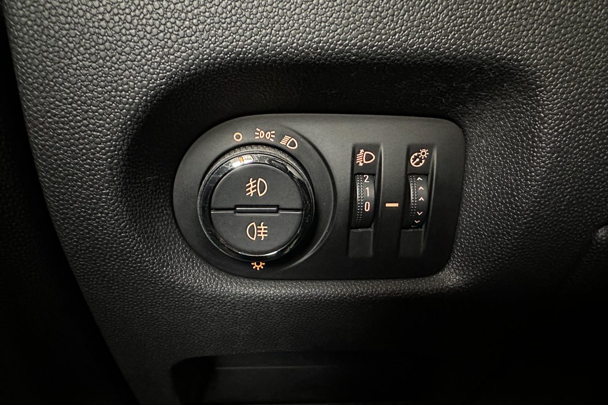 opel corsa 48-OS-34-23