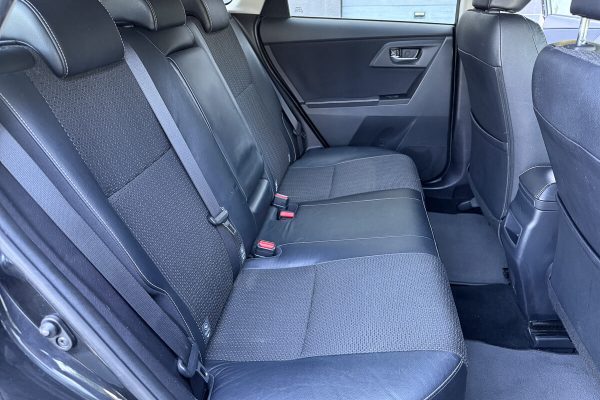 toyota auris-15