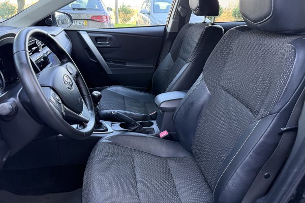 toyota auris-16