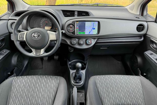 toyota yaris_-9