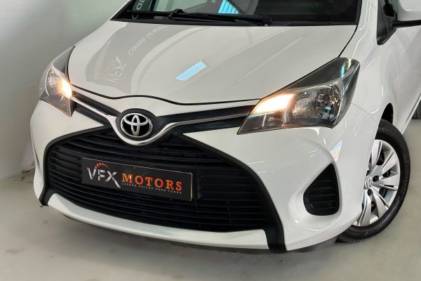 yaris branco-10