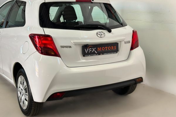 yaris branco-11