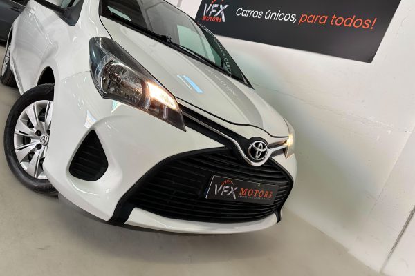 yaris branco-17