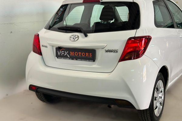 yaris branco-19