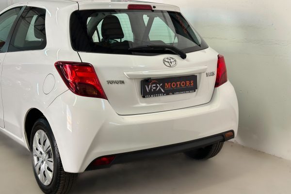 yaris branco-3